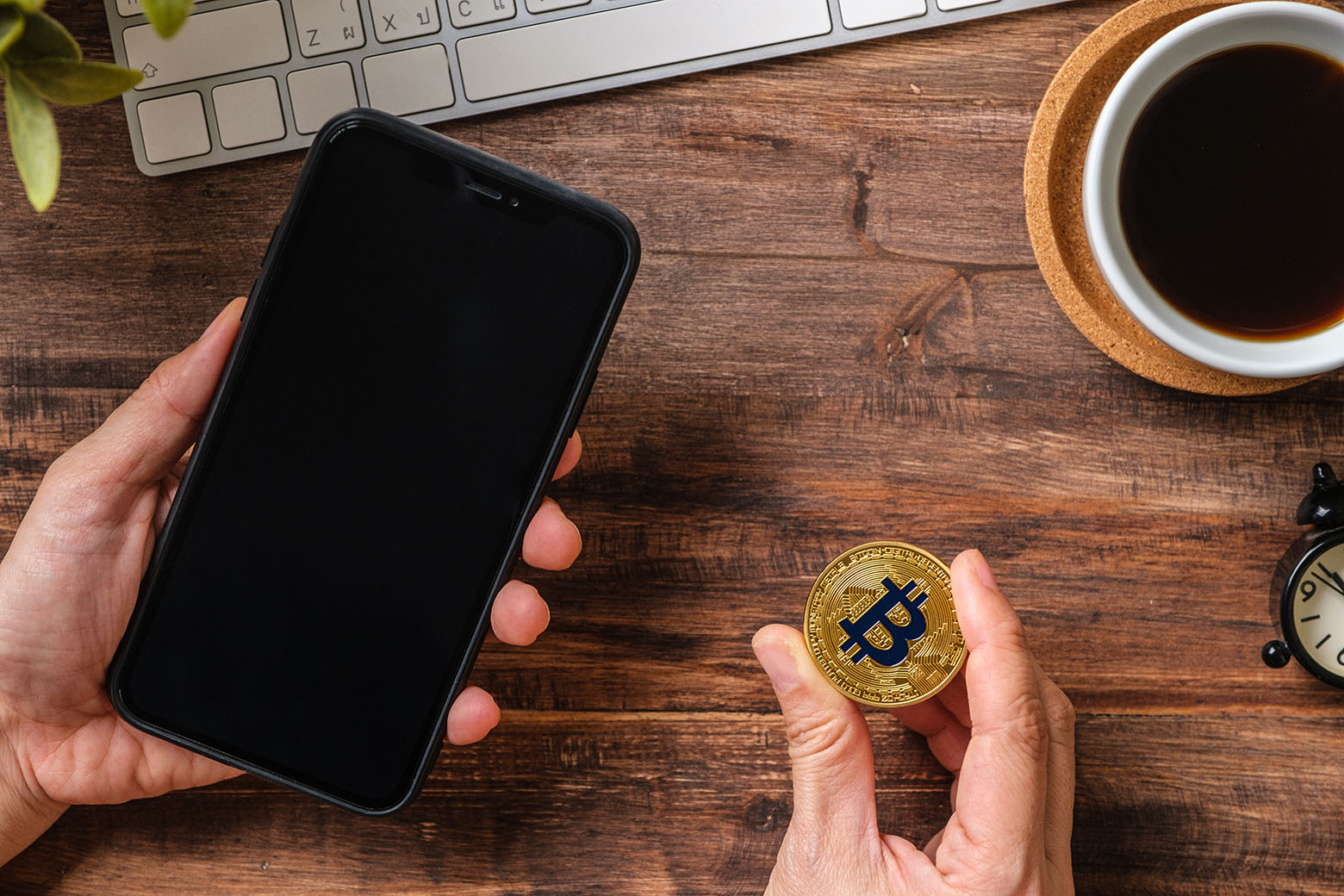 What is a Bitcoin? What are the Pros and Cons of Trading with Bitcoin?